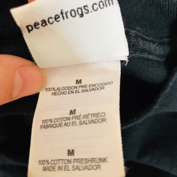 🦄 $5 w/ bundle!* Pirate Peace Frogs T-shirt - Picture 4 of 4